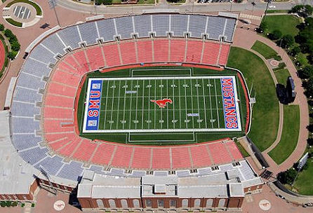 Bird's-eye view of a football field within a stadium, capturing the field's markings and the arrangement of the seating.